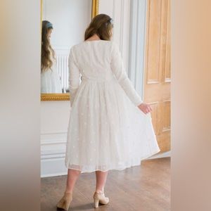 Beautiful white dainty Jewells midi dress. Size medium. NWT